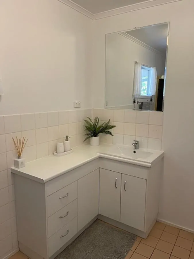 Pet Friendly Cottage In Torquay - Hervey Bay 430M Or 5 Min Walk To Dog Friendly Shelly Beach