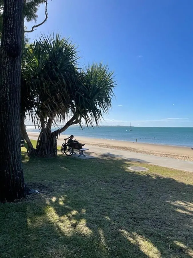 Дом отдыха Pet Friendly Cottage In Torquay - Hervey Bay 430M Or 5 Min Walk To Dog Friendly Shelly Beach